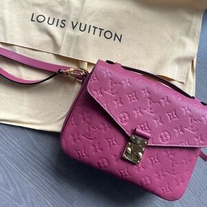Louis Vuitton Pochette Metis MM Handbag